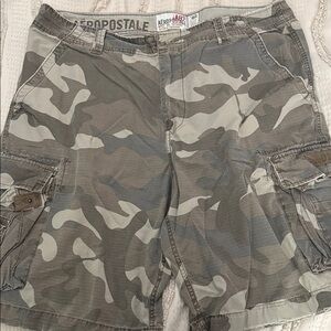 Aeropostale Men's Olive Gray Camo Cargo Shorts